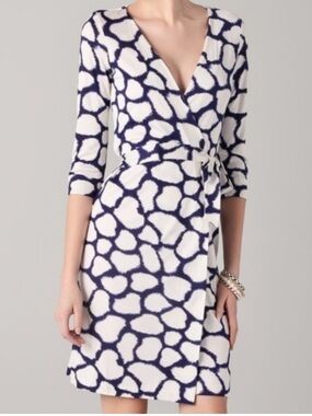 Diane von Furstenberg DVF New Julian Two Blue White Print Silk Wrap Dress Size 6